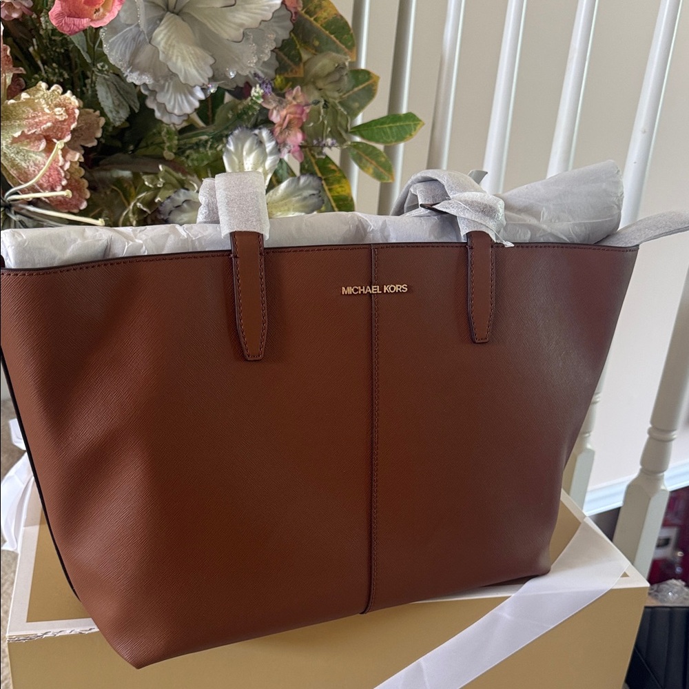 Michael Kors Jet Set Travel Large Zip Tote Brand New Authentic 14x11